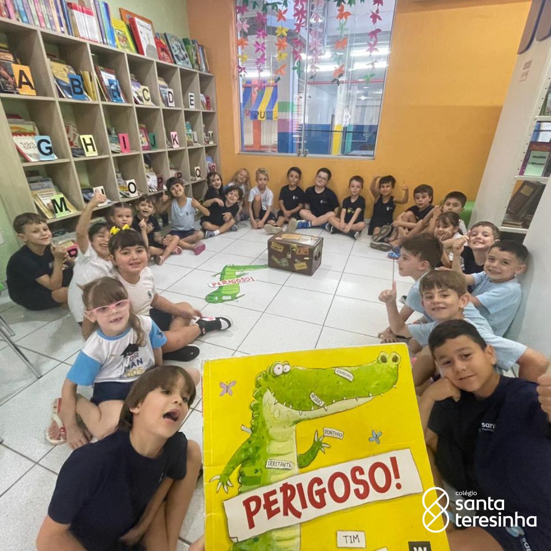 CONHECENDO A BIBLIOTECA