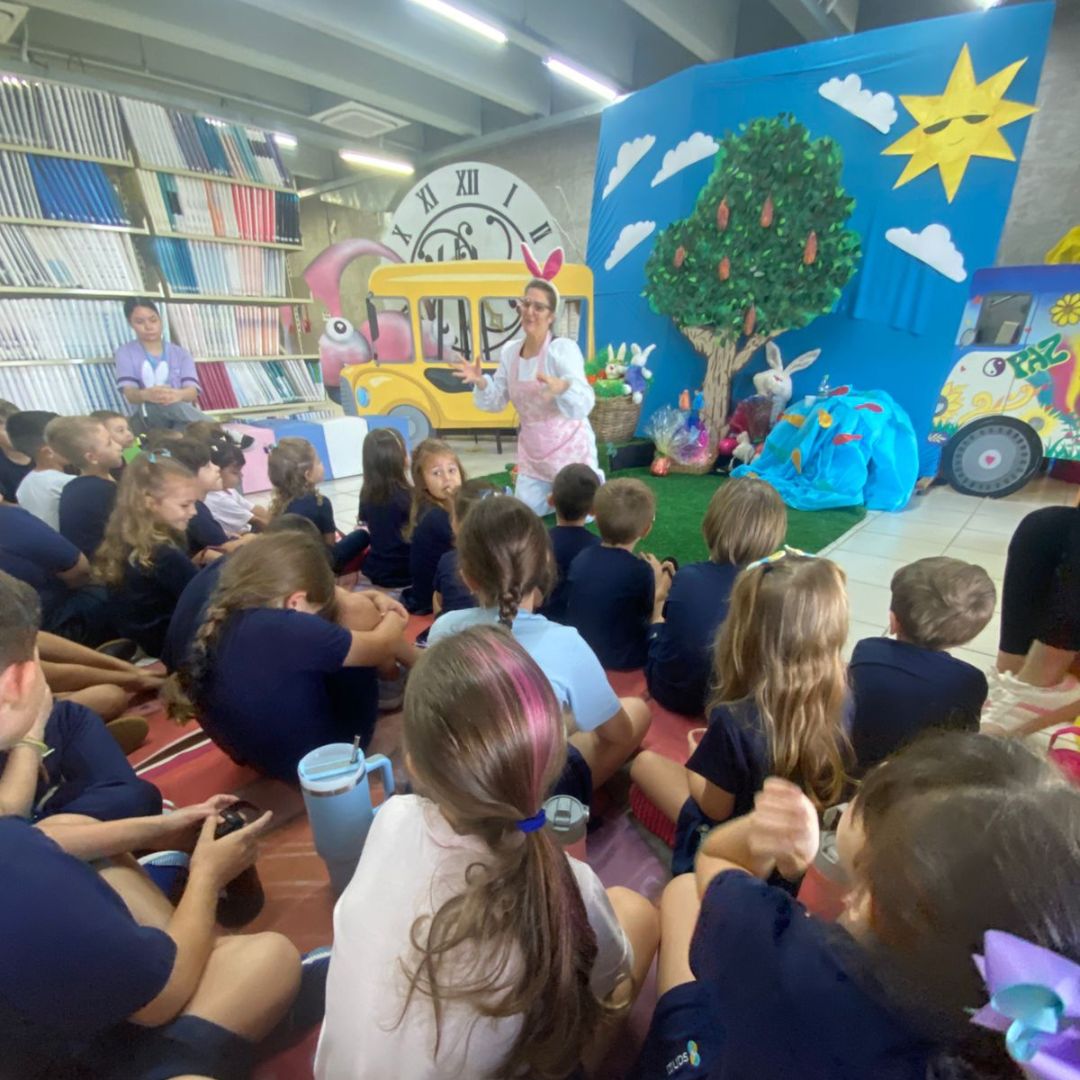 UM DIA MÁGICO NA BIBLIOTECA
