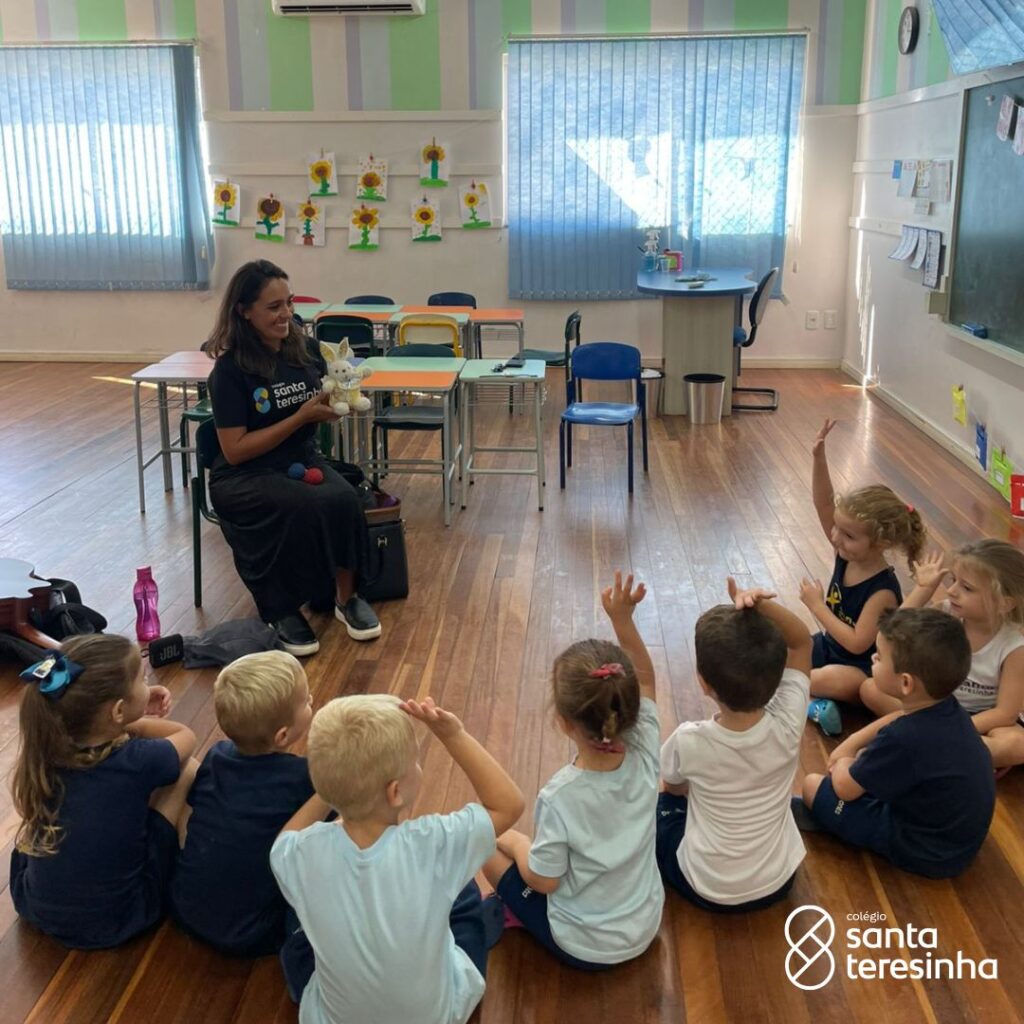 COELHO NA AULA DE MÚSICA