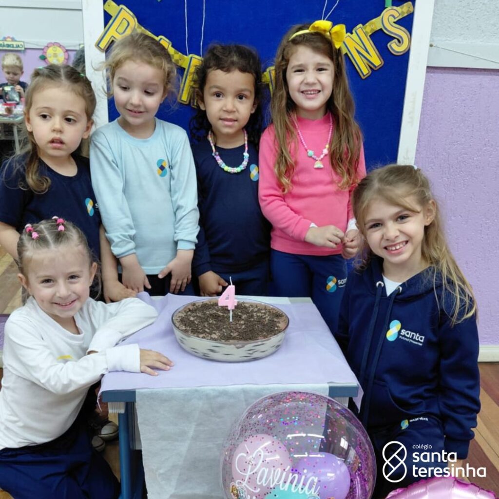 ANIVERSÁRIO DA COLEGA LAVÍNIA